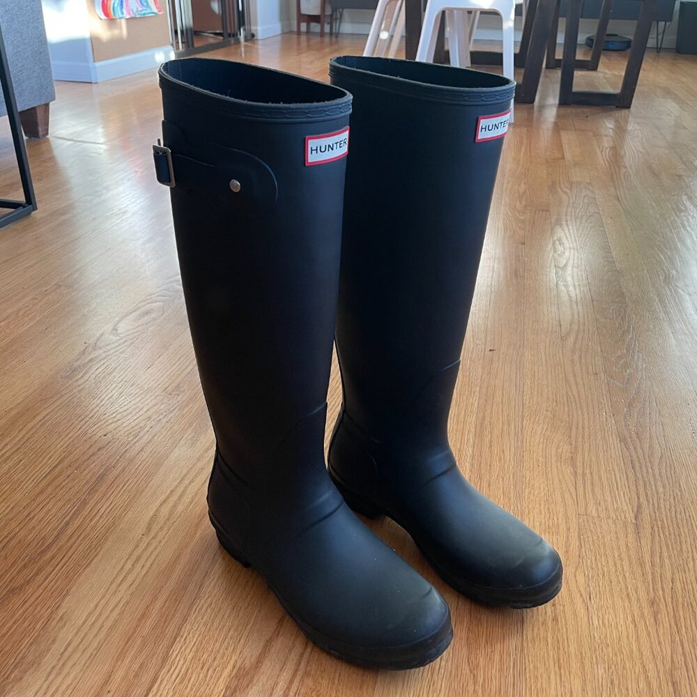 Hunter Original Tall Waterproof Rain Boot (Matte Black) - Like New - Size 9